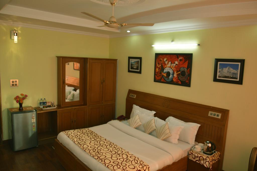Hotel Sapphire Dharamshala Exterior photo
